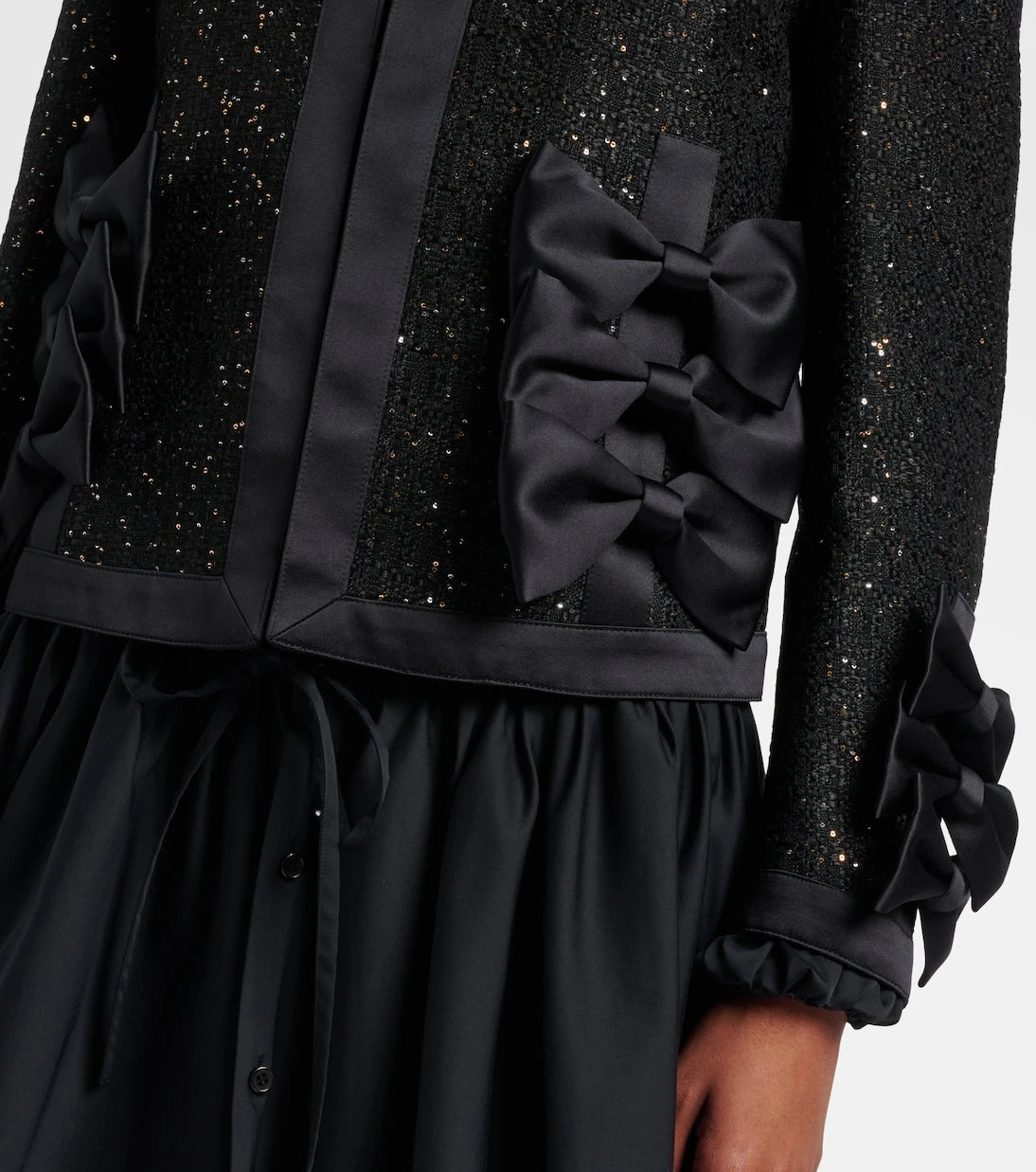 Noir Kei Ninomiya - جاكيت ترتر بتفاصيل ساتان