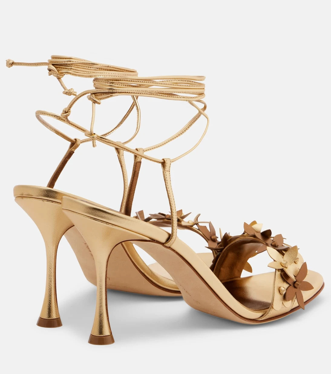 Manolo Blahnik - صندل Anista الجلدي بتطريزات الزهور
