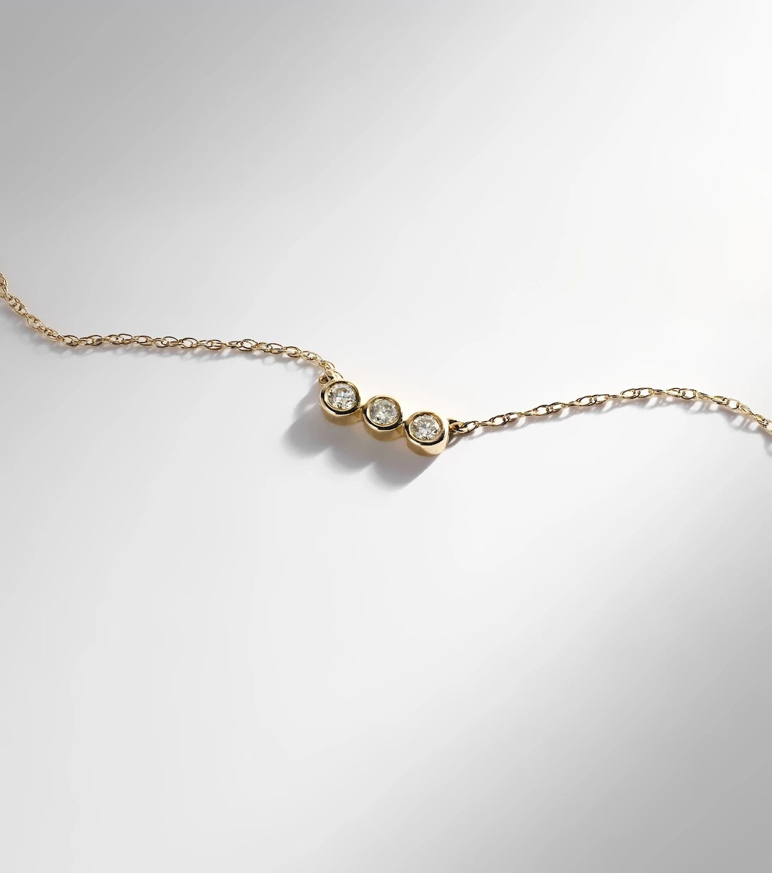 Stone and Strand - 10kt yellow gold necklace with diamonds