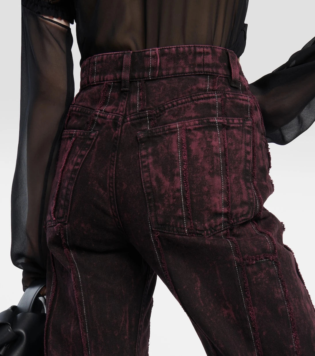 Acne Studios - جينز بقصة ساق واسعة وخصر مرتفع بتصميم رقعات