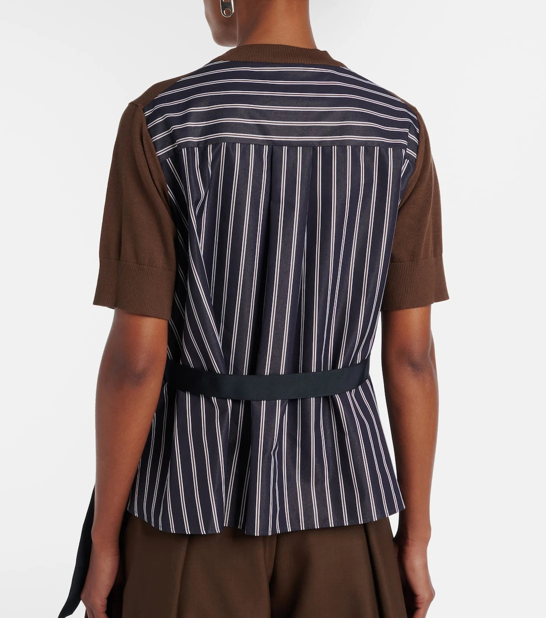 Sacai - بلوزة بتصميم متعدد الألواح