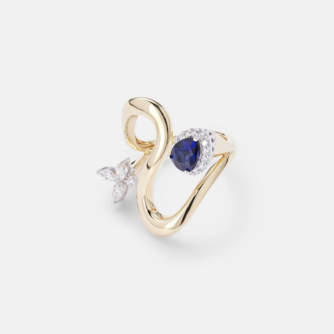 Yeprem - Reign Supreme 18kt gold ring with diamonds and sapphires