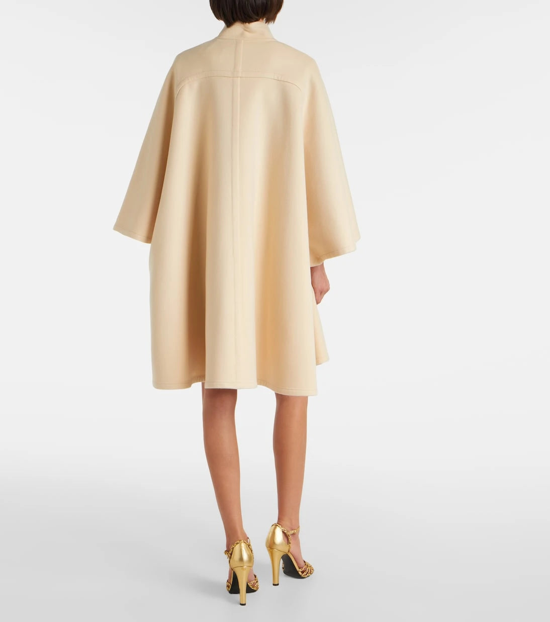 فالنتينو - معطف كراب كوتور بتفاصيل فيونكة