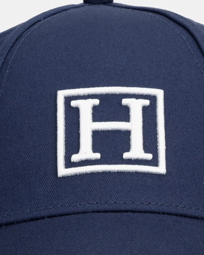 Памучна шапка с козирка Hackett London