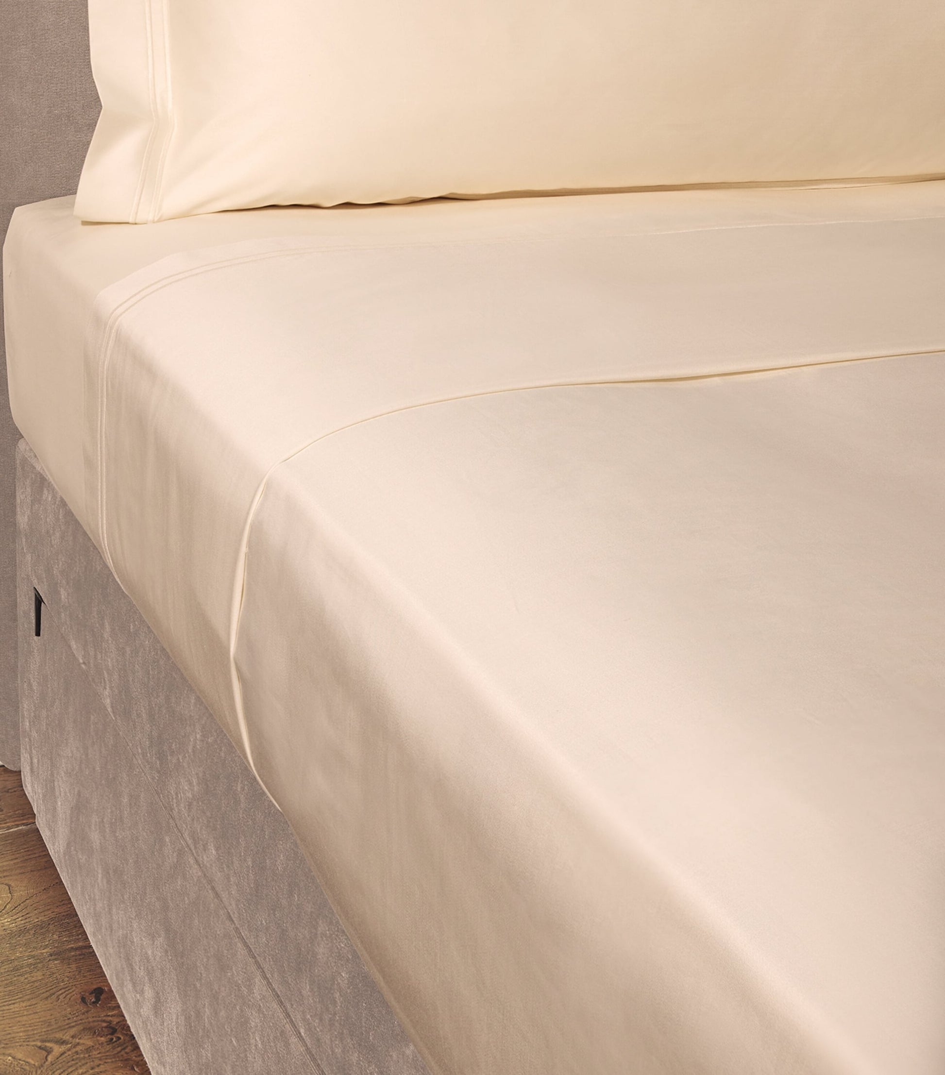 Brompton II King Fitted Sheet (150cm x 200cm)