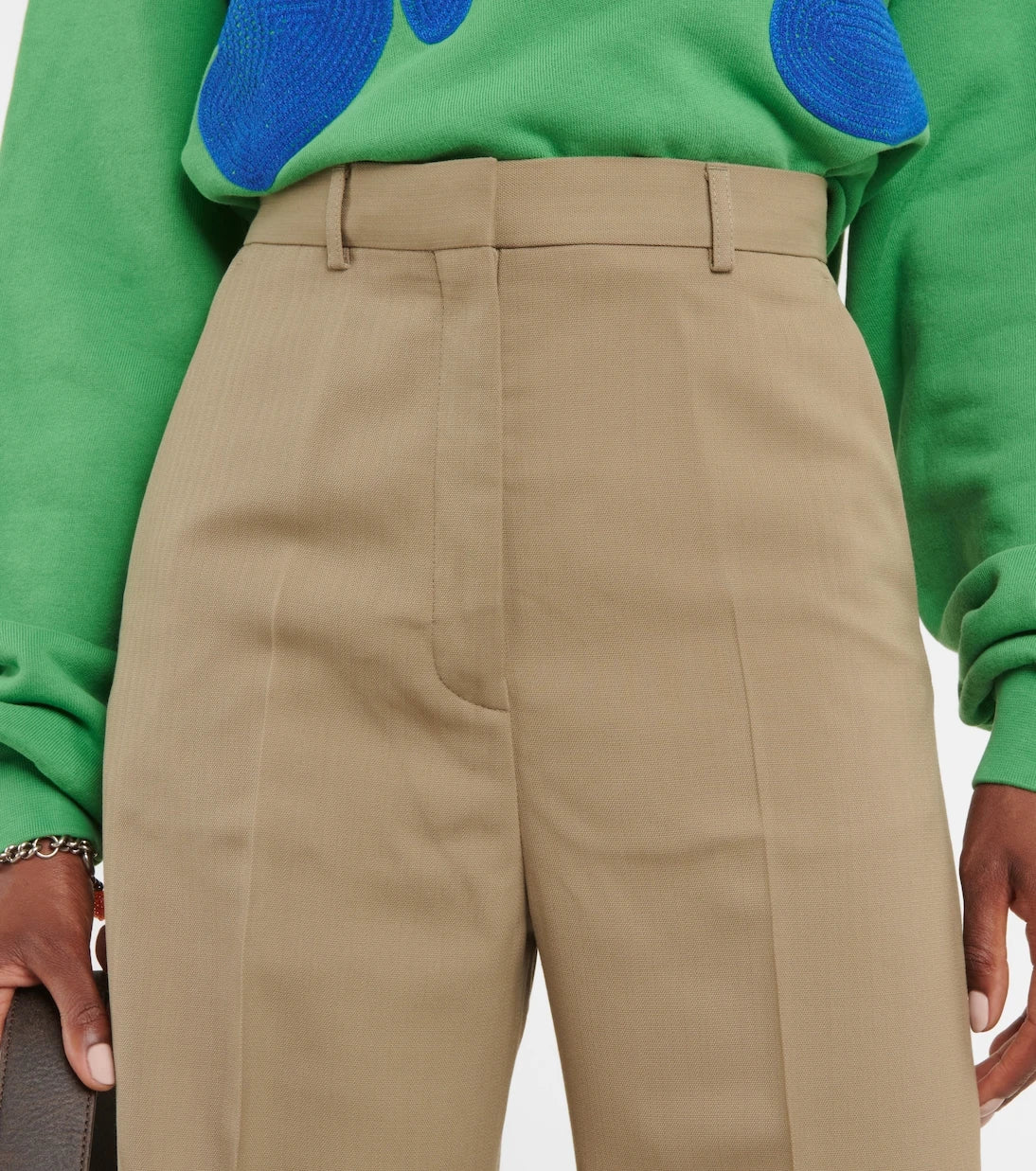 Acne Studios - بنطال قصير مطوي بقصة خصر مرتفعة