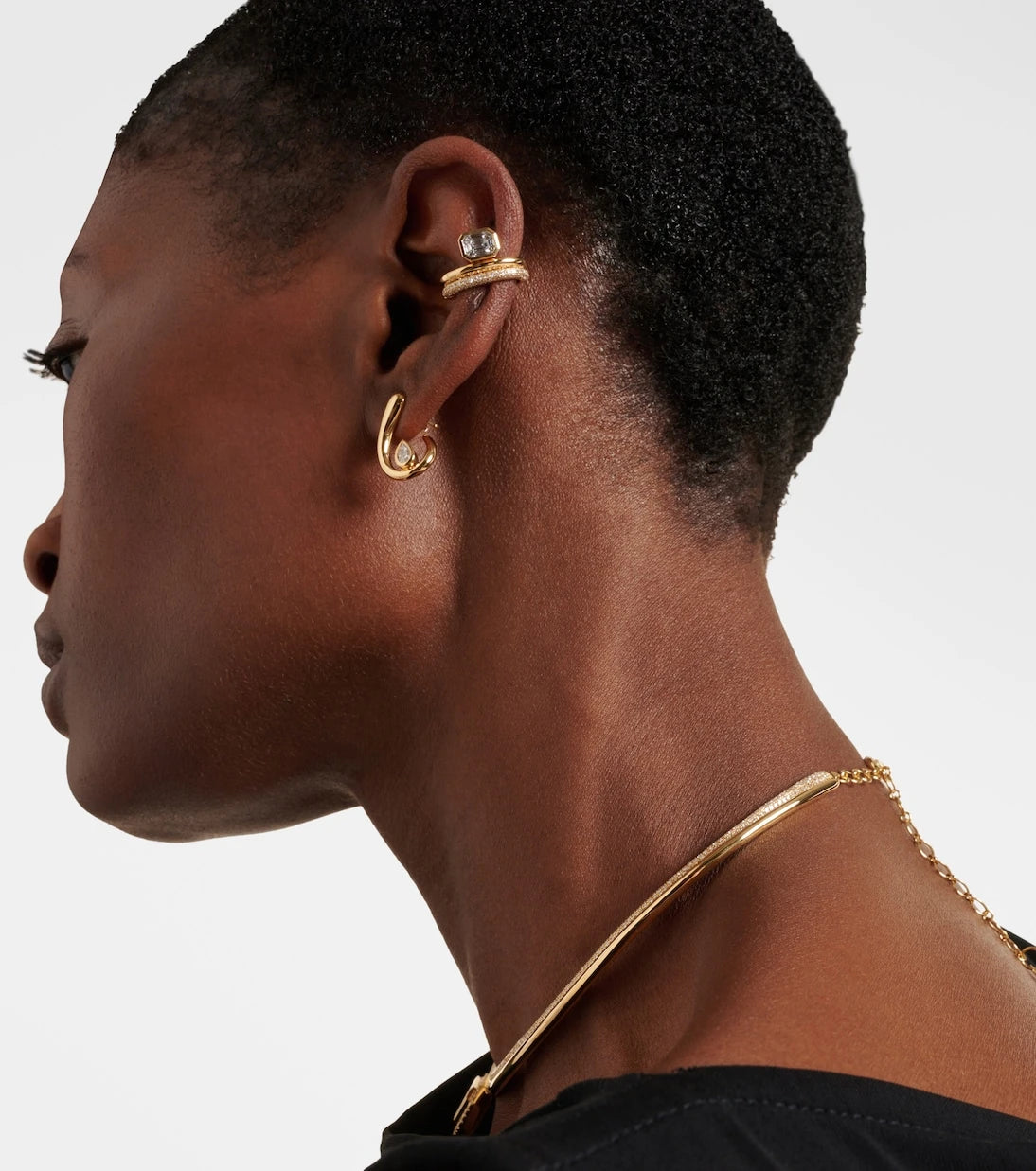 Shay Jewelry - سوار أذن من الذهب عيار 18 قيراطًا مرصّع بالألماس