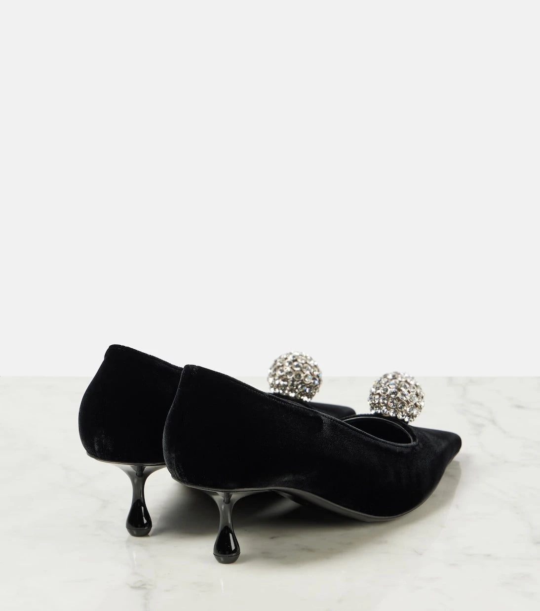 Jimmy Choo - حذاء أورب 50 المخملي بالكعب العالي والمزين