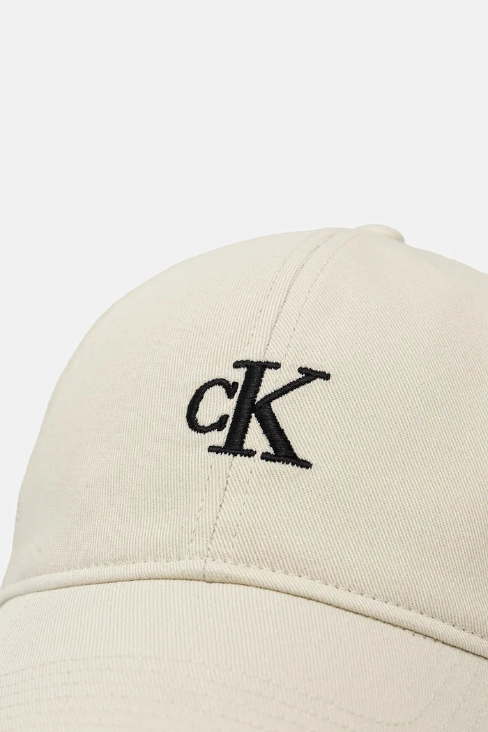 Calvin Klein şapka siperlikli kadın pamuklu
