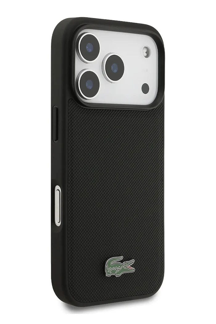 Lacoste MagSafe iPhone 17 Pro için entegre manyetik halkalı telefon kılıfı