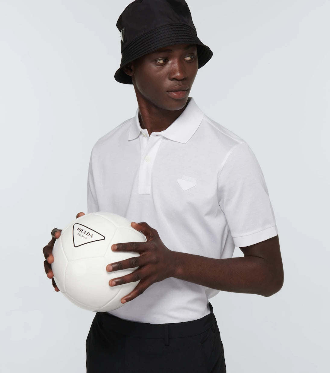 Prada - Logolu kauçuk futbol topu ve taşıyıcısı
