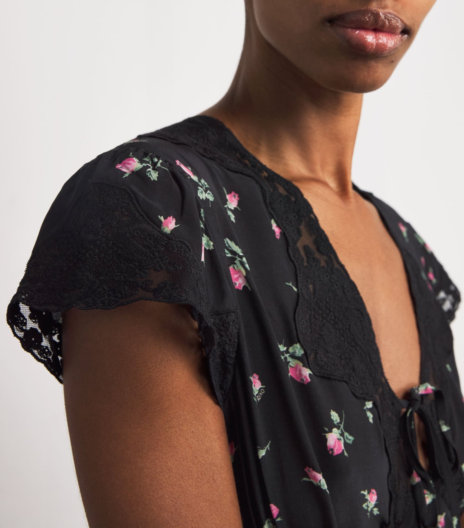 Rose Print Amary Maxi Dress SIENNA BUD BLACK