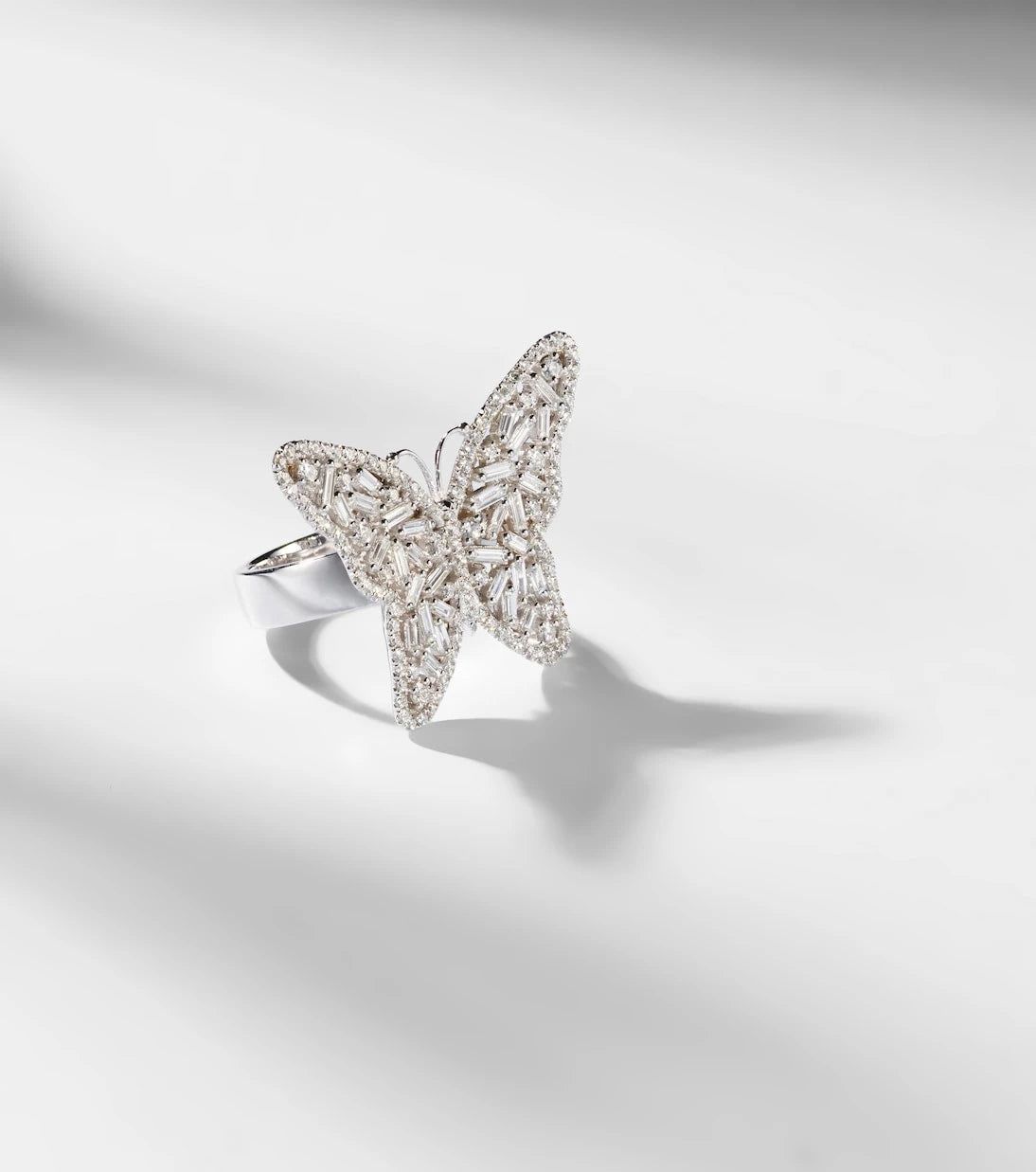 Suzanne Kalan - Bold Butterfly Medium 18kt white gold ring with diamonds