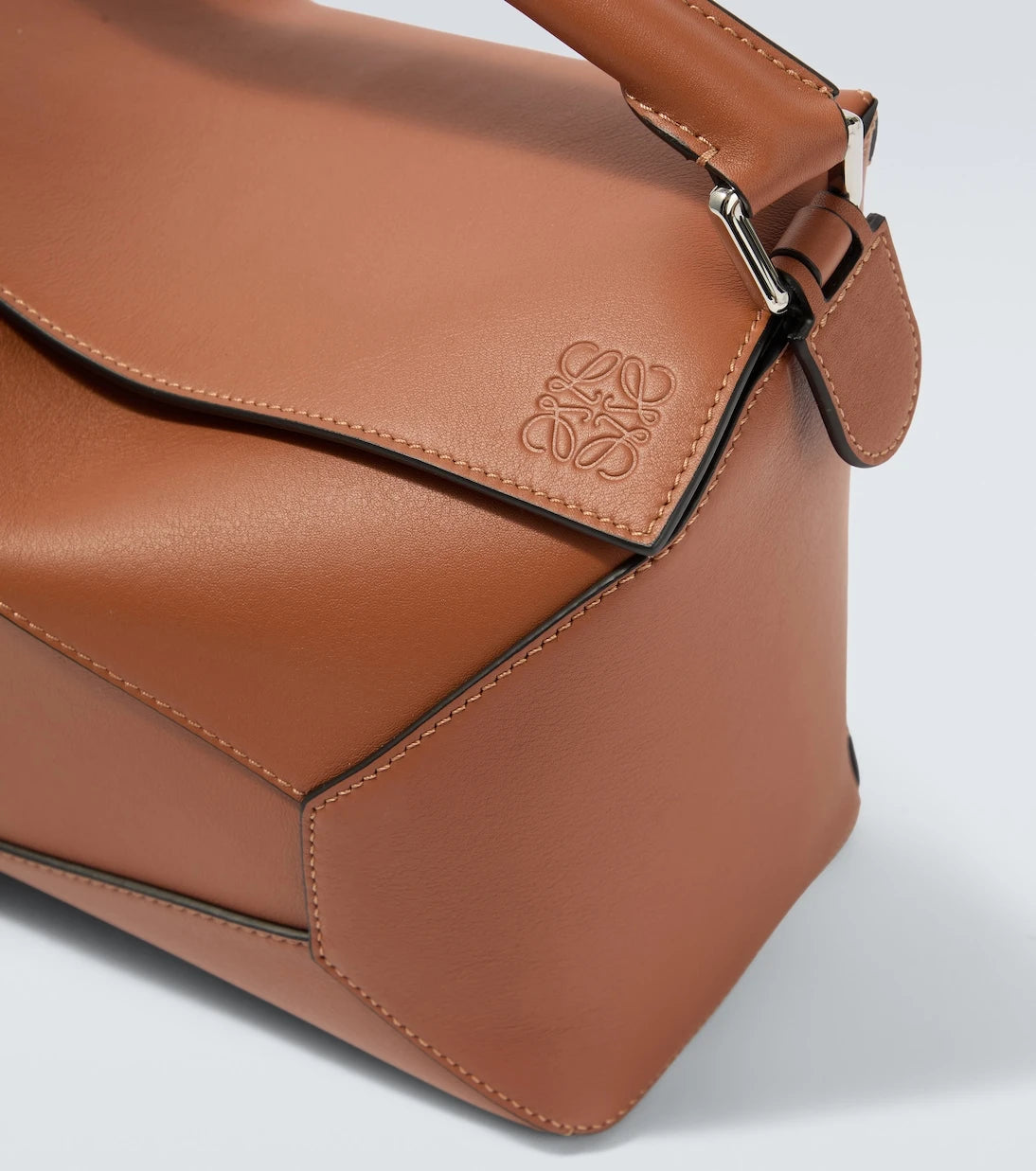 Loewe - حقيبة كتف Puzzle صغيرة من الجلد