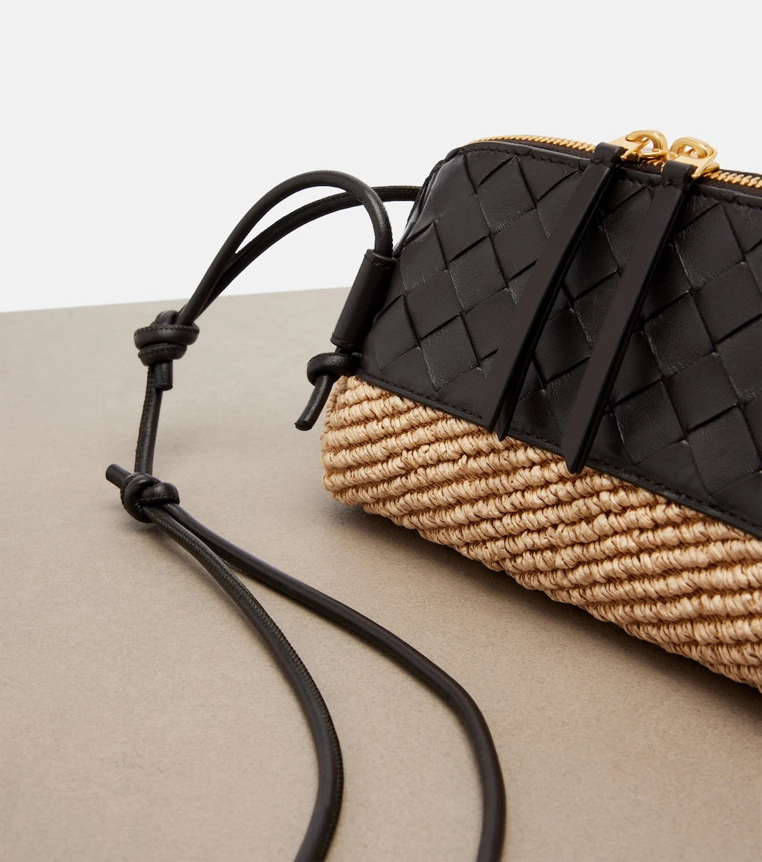 Bottega Veneta - Concert leather and raffia shoulder bag