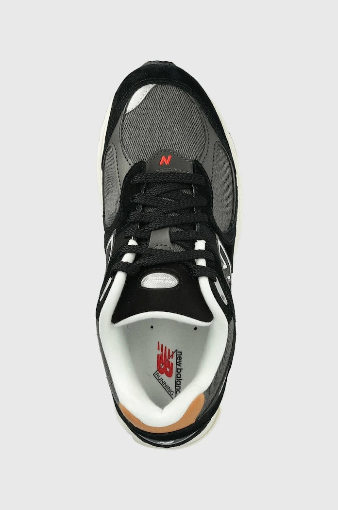 Маратонки New Balance M2002REB