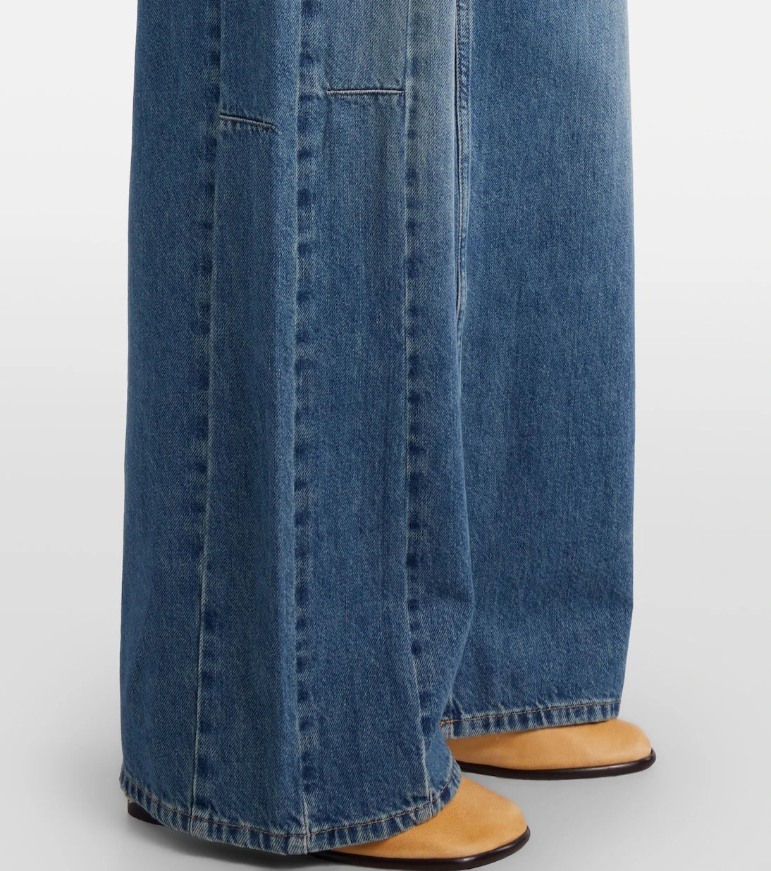 AG Jeans - بنطلون جينز جيسولو بقصة أرجل واسعة