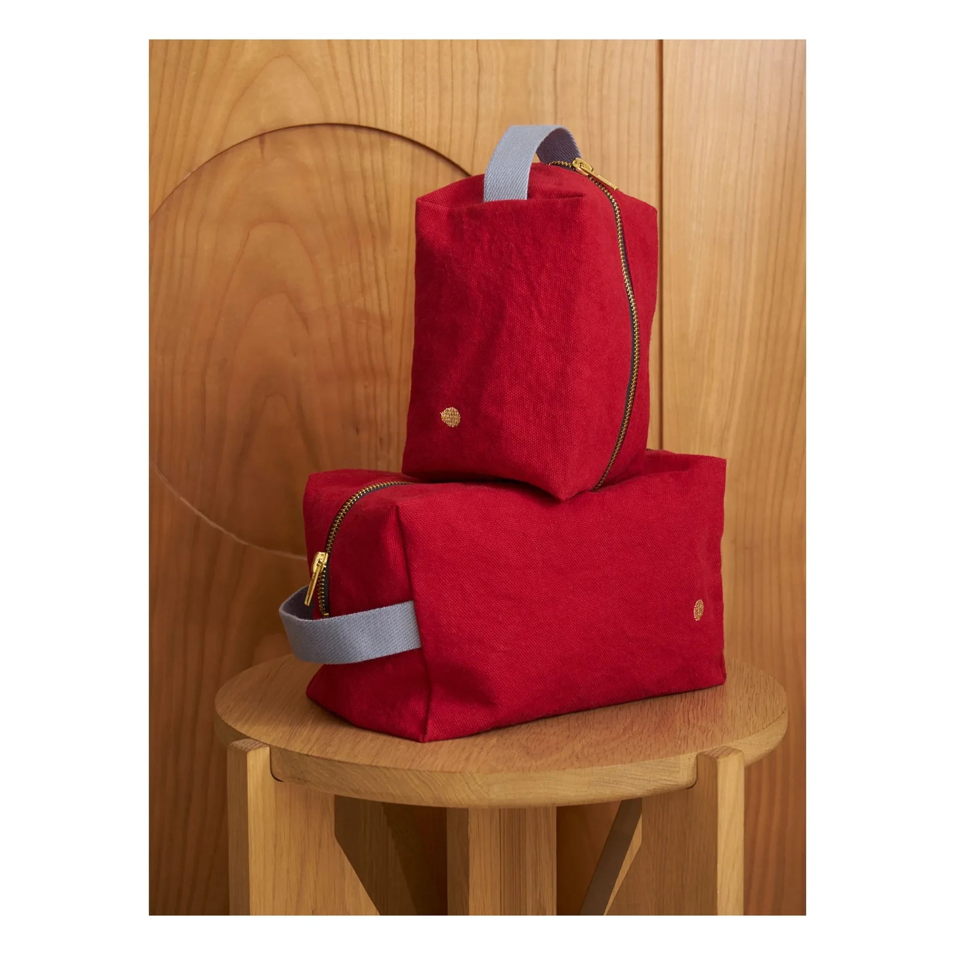 La cerise sur le gâteau - Cube toiletry bag | Cherry red