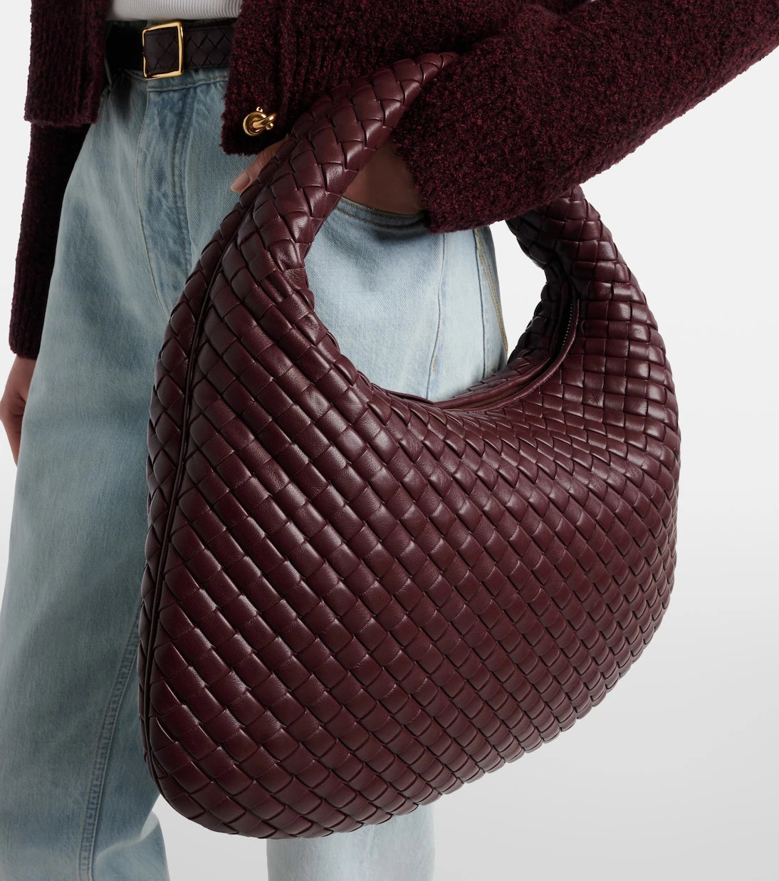 Bottega Veneta - حقيبة كتف Veneta Medium من الجلد