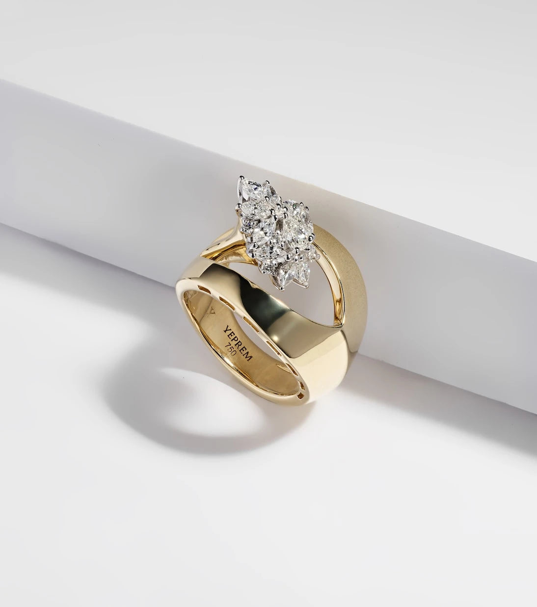 Yeprem - Golden Strada 18kt gold ring with diamonds