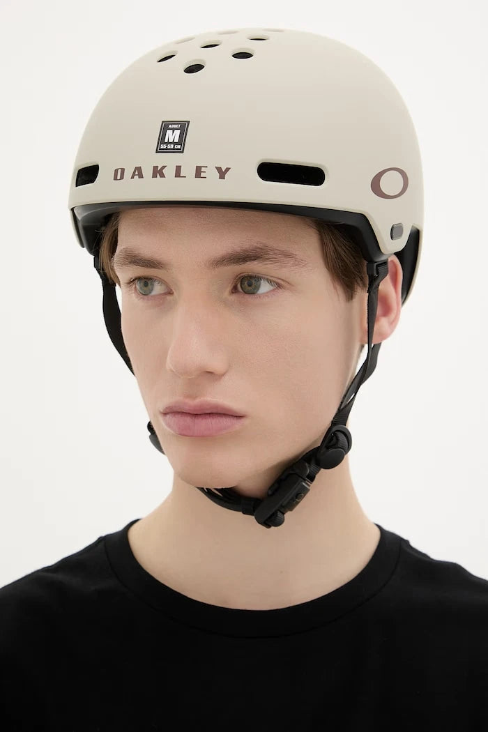 Oakley kask