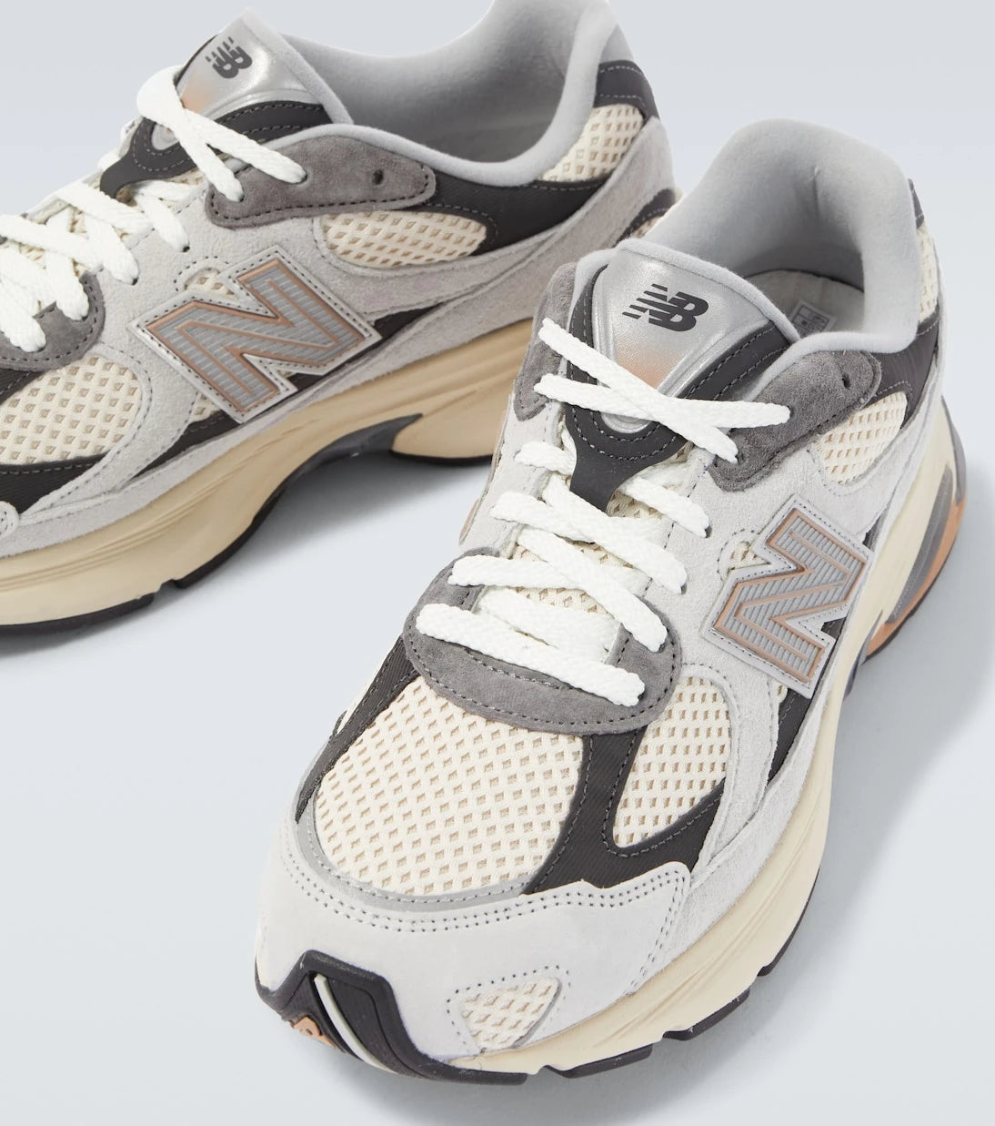 New Balance - حذاء رياضي شبكي وجلد سويدي 2010
