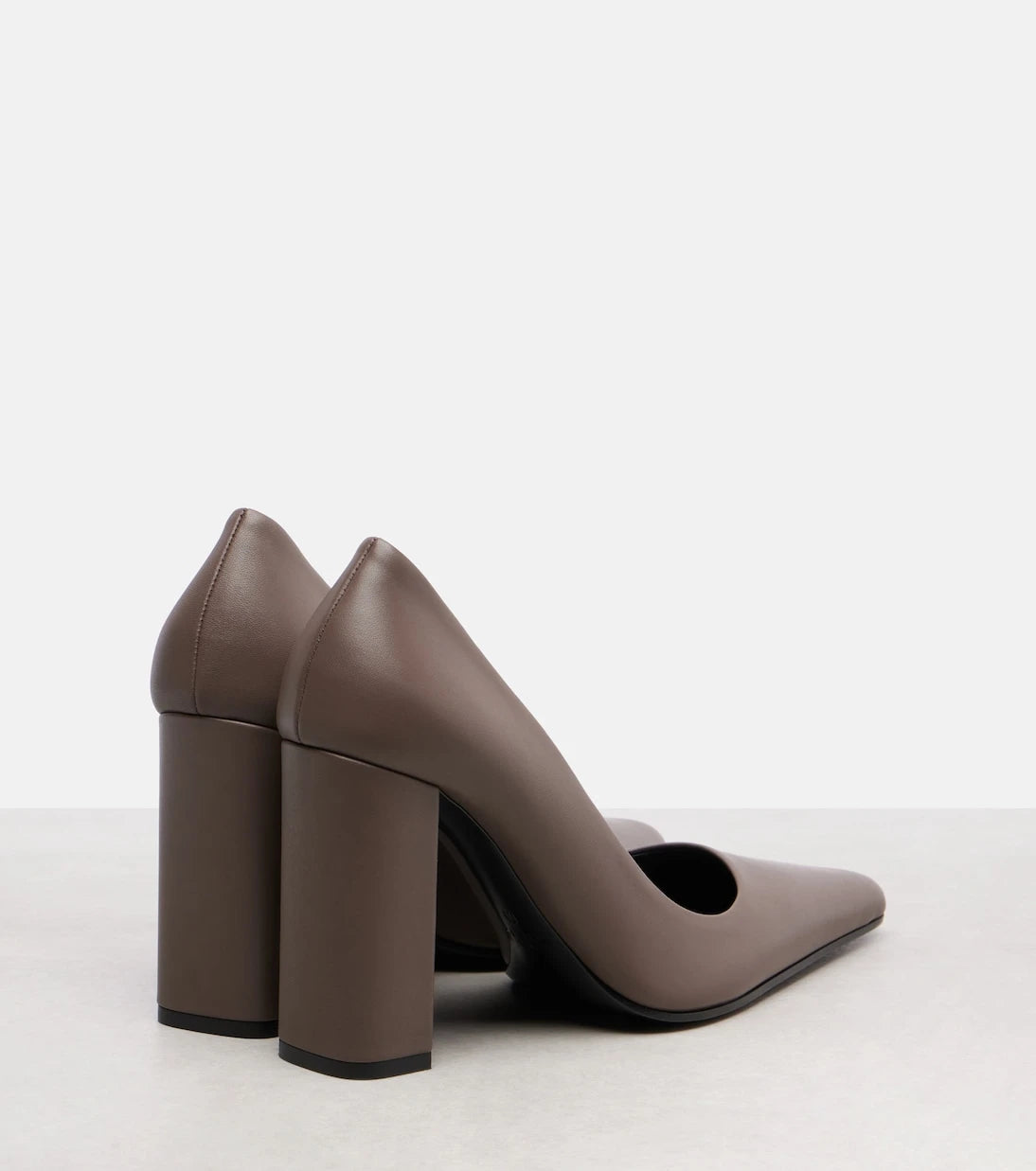 Alaïa - Pointy leather pumps