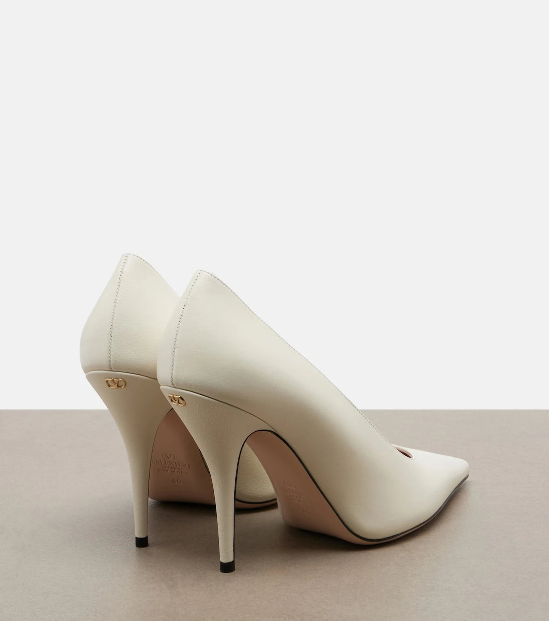 Valentino Garavani - Cuttie leather pumps
