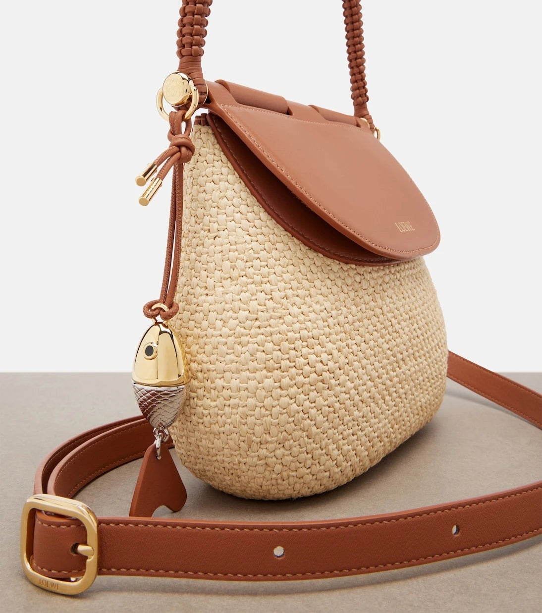 Loewe - حقيبة كتف باولا أيبزا بيسكادور المتوسطة من الرافيا