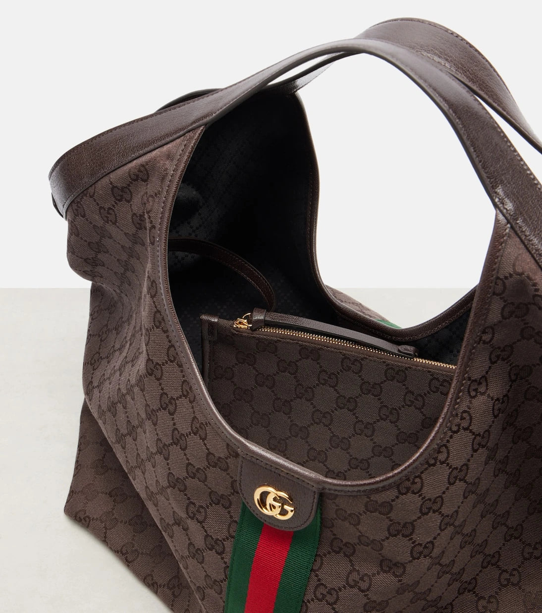 Gucci - حقيبة يد توت غوتشي جيليو الكبيرة من قماش GG