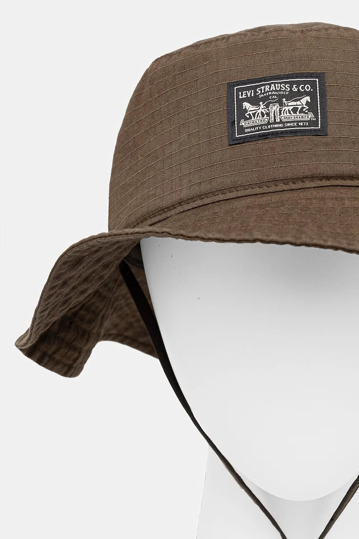 Памучна капела Levi's SUMMER DRAWSTRING BUCKET HAT