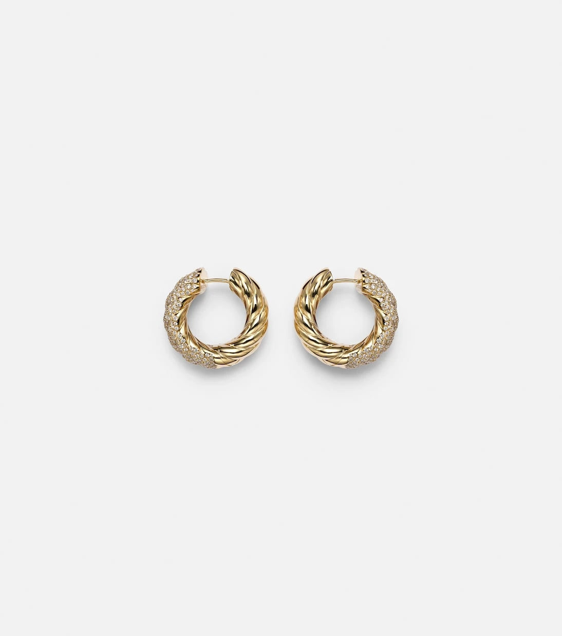 David Yurman - أقراط حلقية Sculpted Cable من الذهب عيار 18 قيراطاً ومرصعة بالألماس