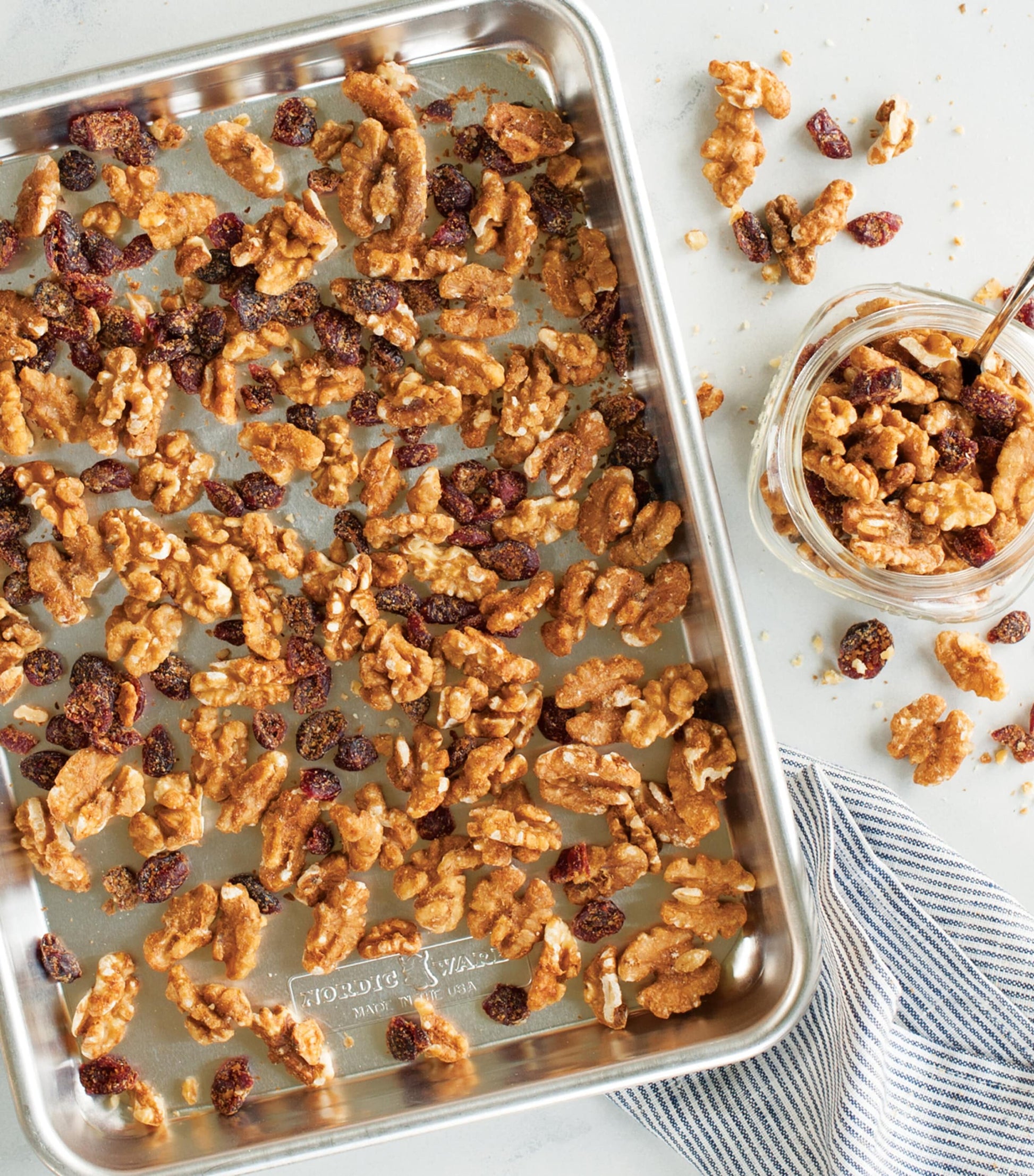 Nordic Ware Aluminium Naturals Quarter Sheet (24.4cm x 33cm)