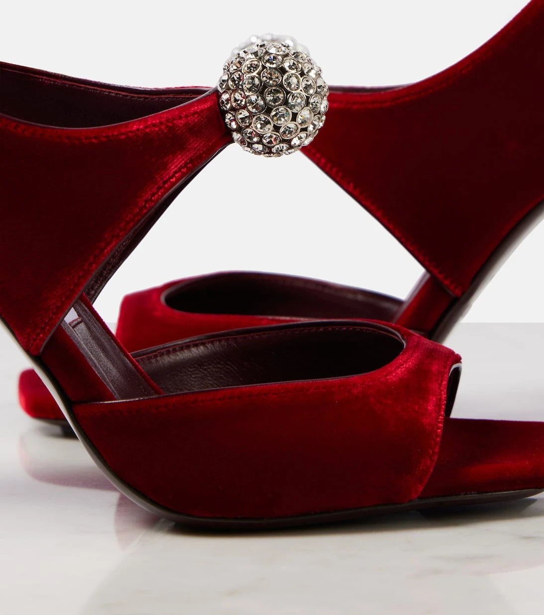 Jimmy Choo - صندل Orb 95 المخملي المزين