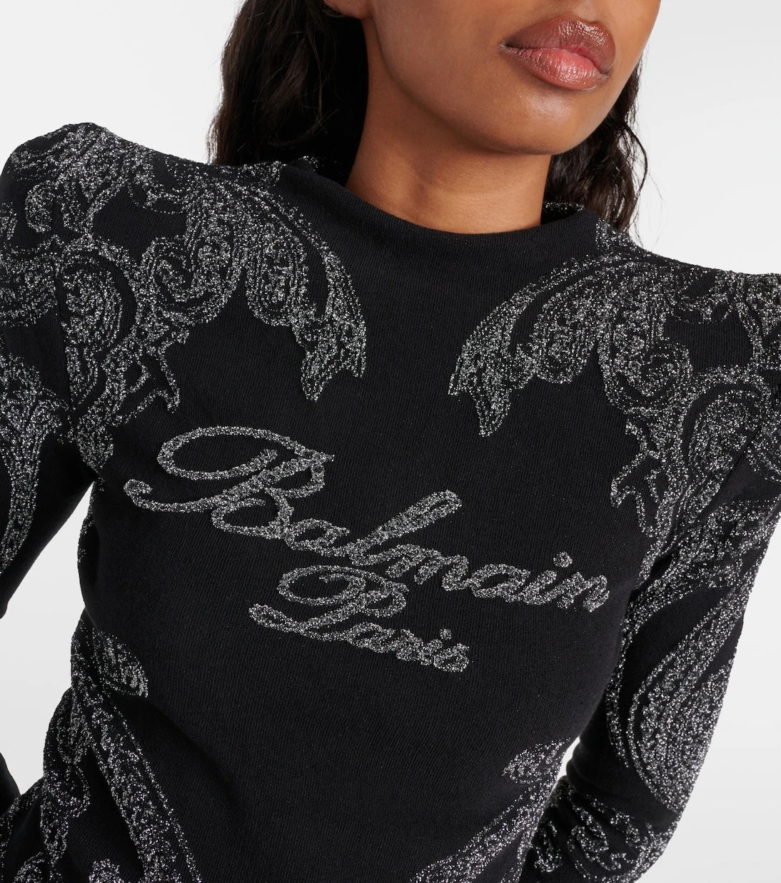 Balmain - بلوزة من مزيج القطن والجرسي بنقشة بيزلي وشعار الماركة