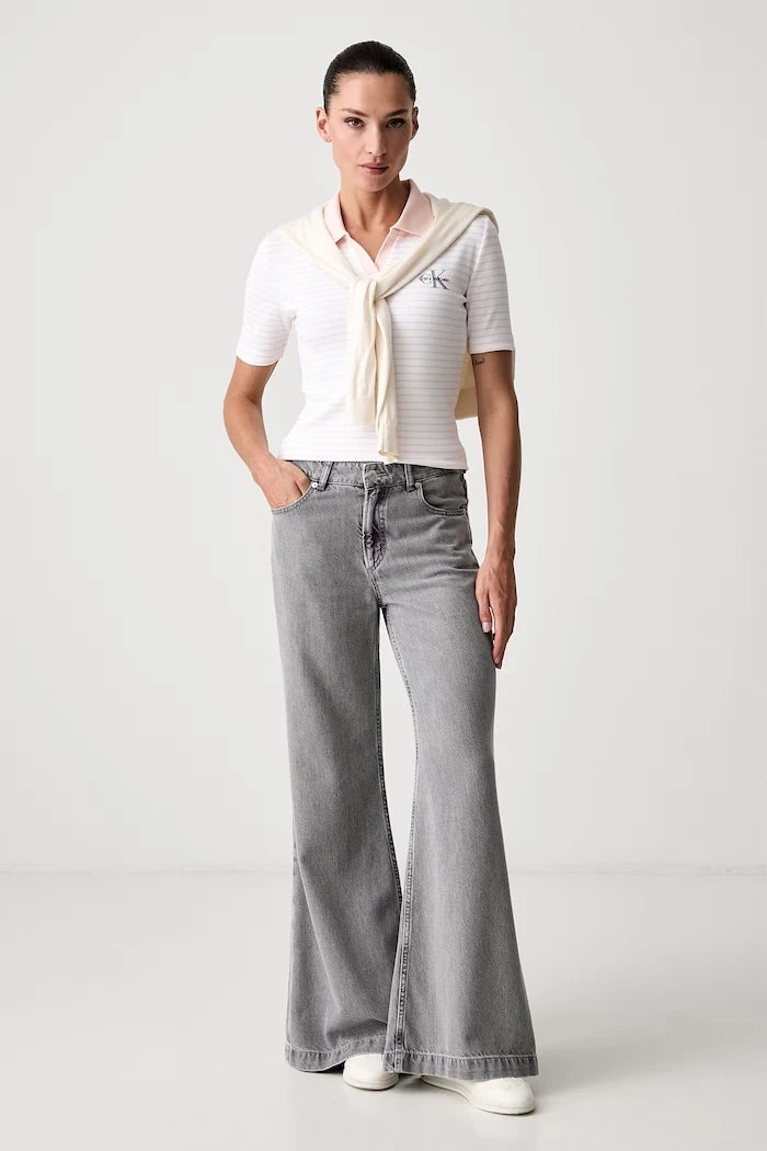 Calvin Klein Jeans yakalı kadın tişörtü