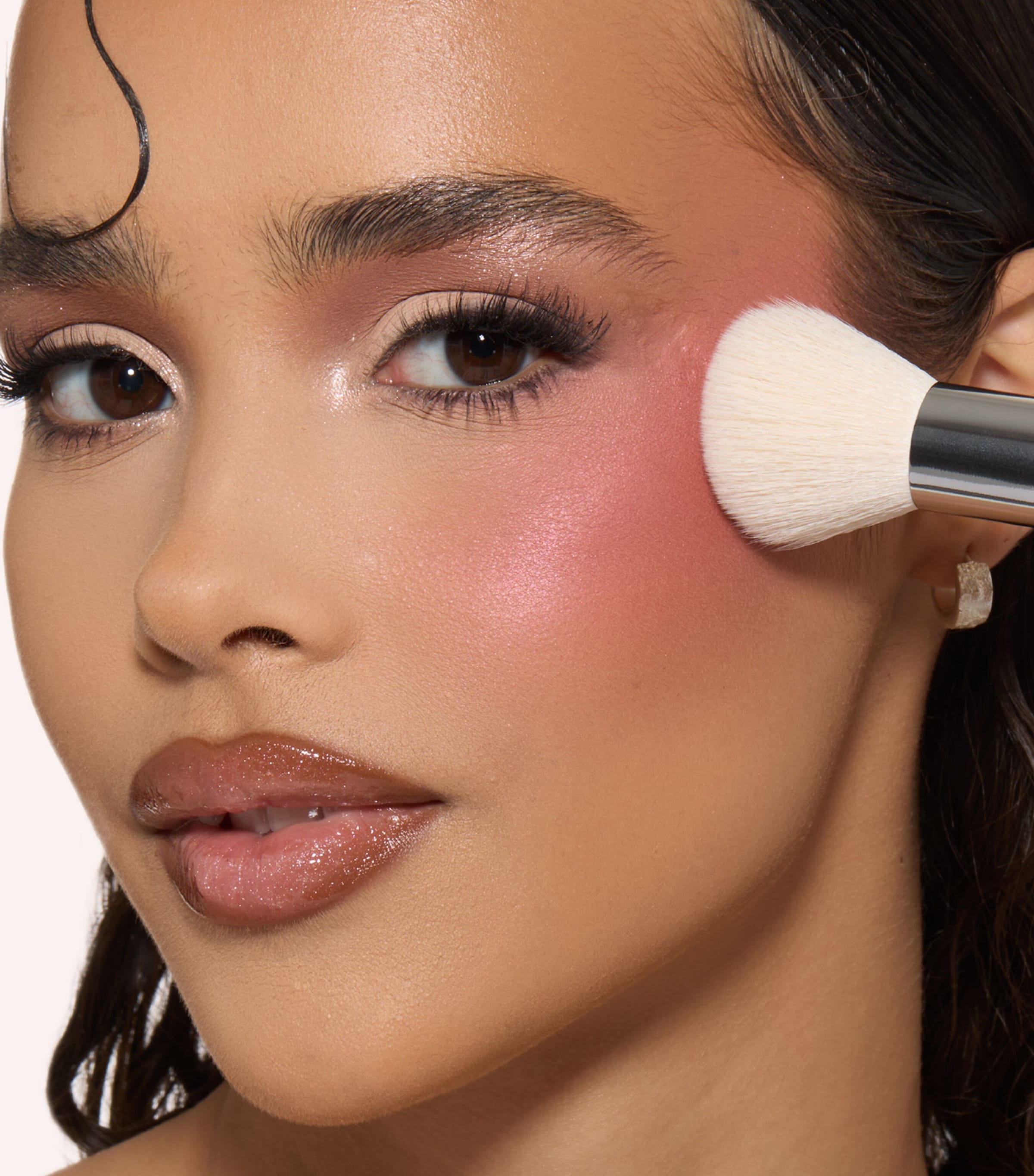 Diffusing Cheek Brush