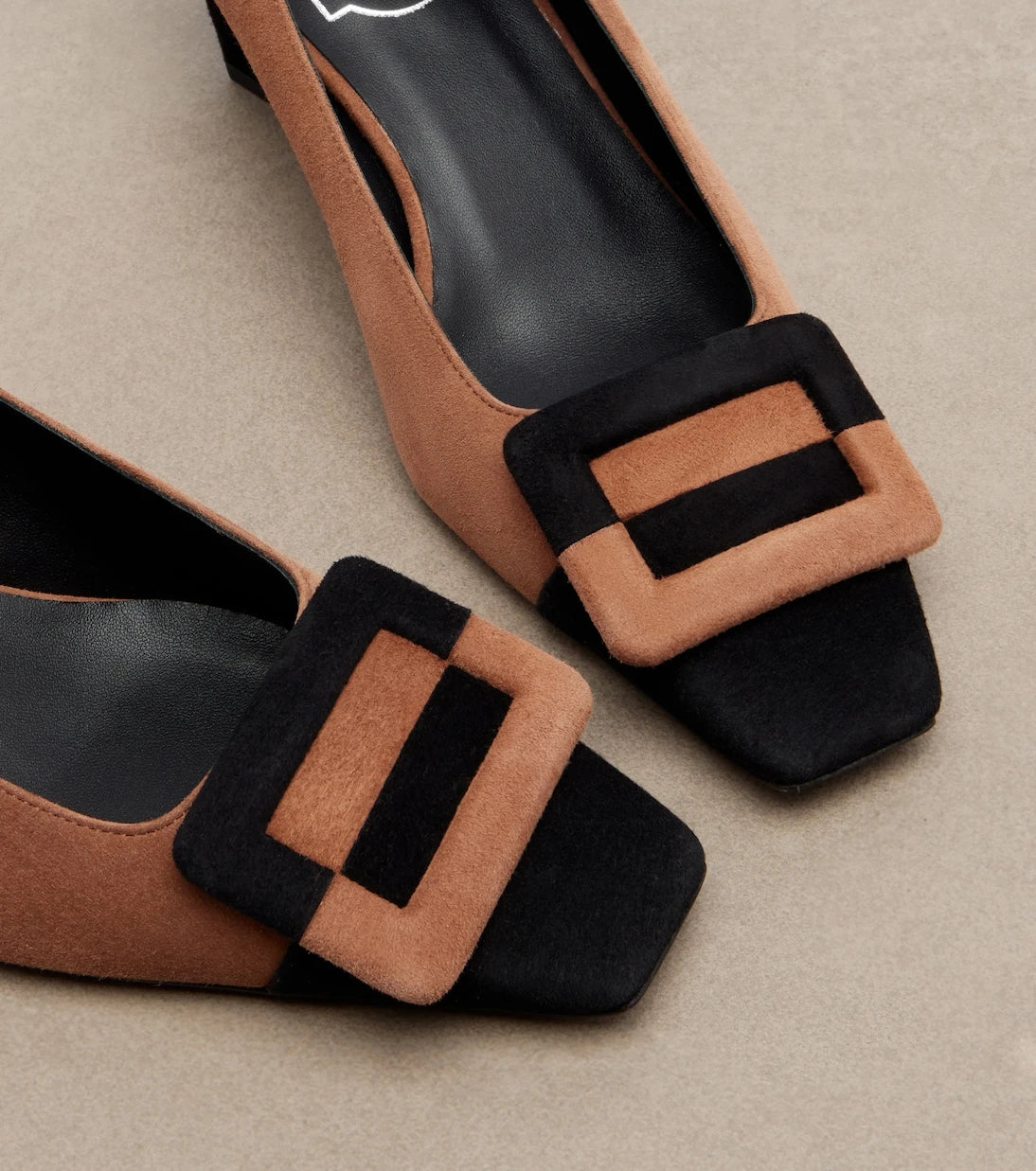 Roger Vivier - حذاء "بيل فيفييه" بكعب عالٍ من جلد السويد