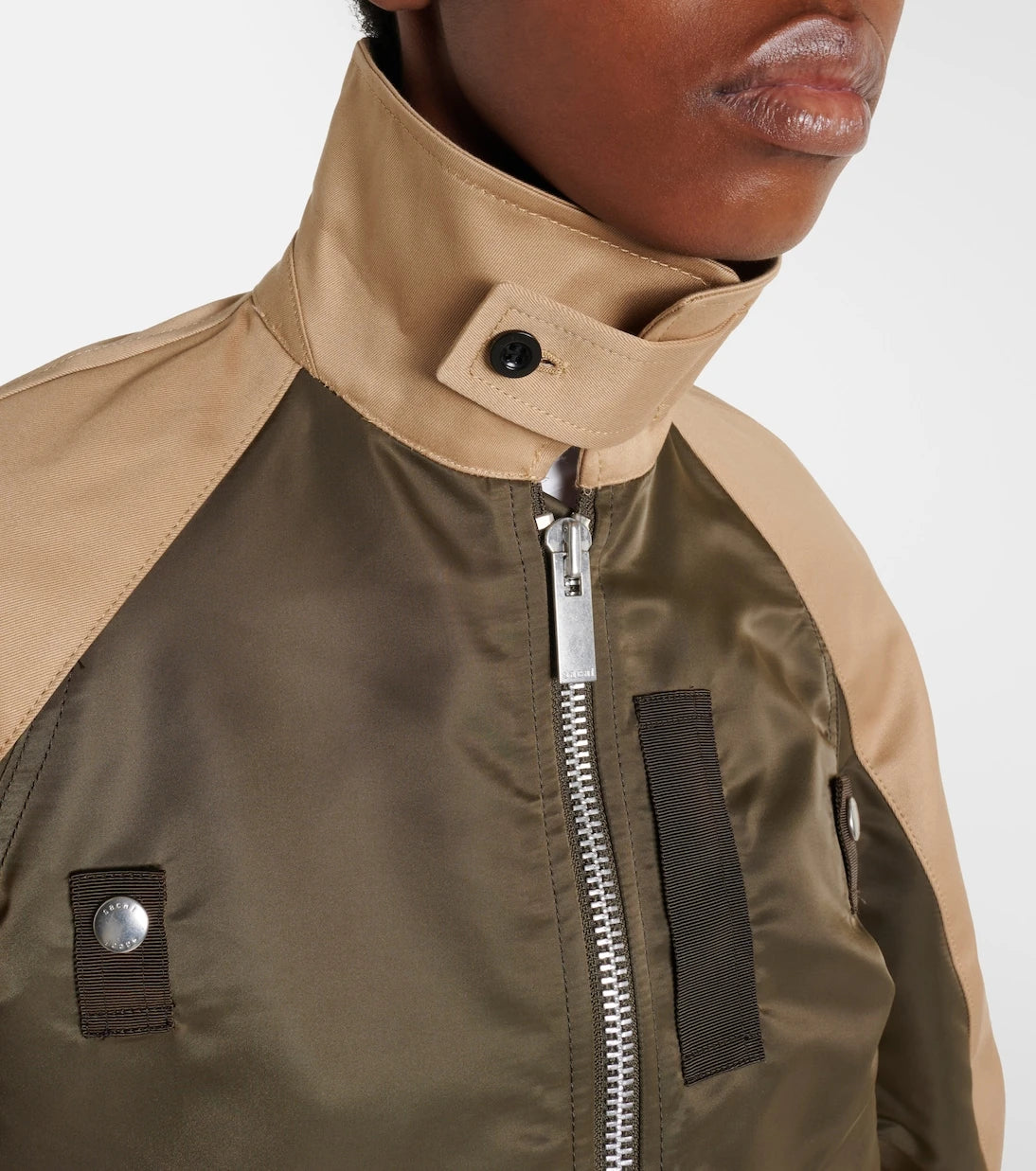 Sacai - جاكيت بلوزون قصير من القطن التويل والشينو