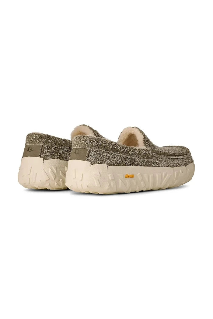 Велурени мокасини UGG Ascot Wrap Tech