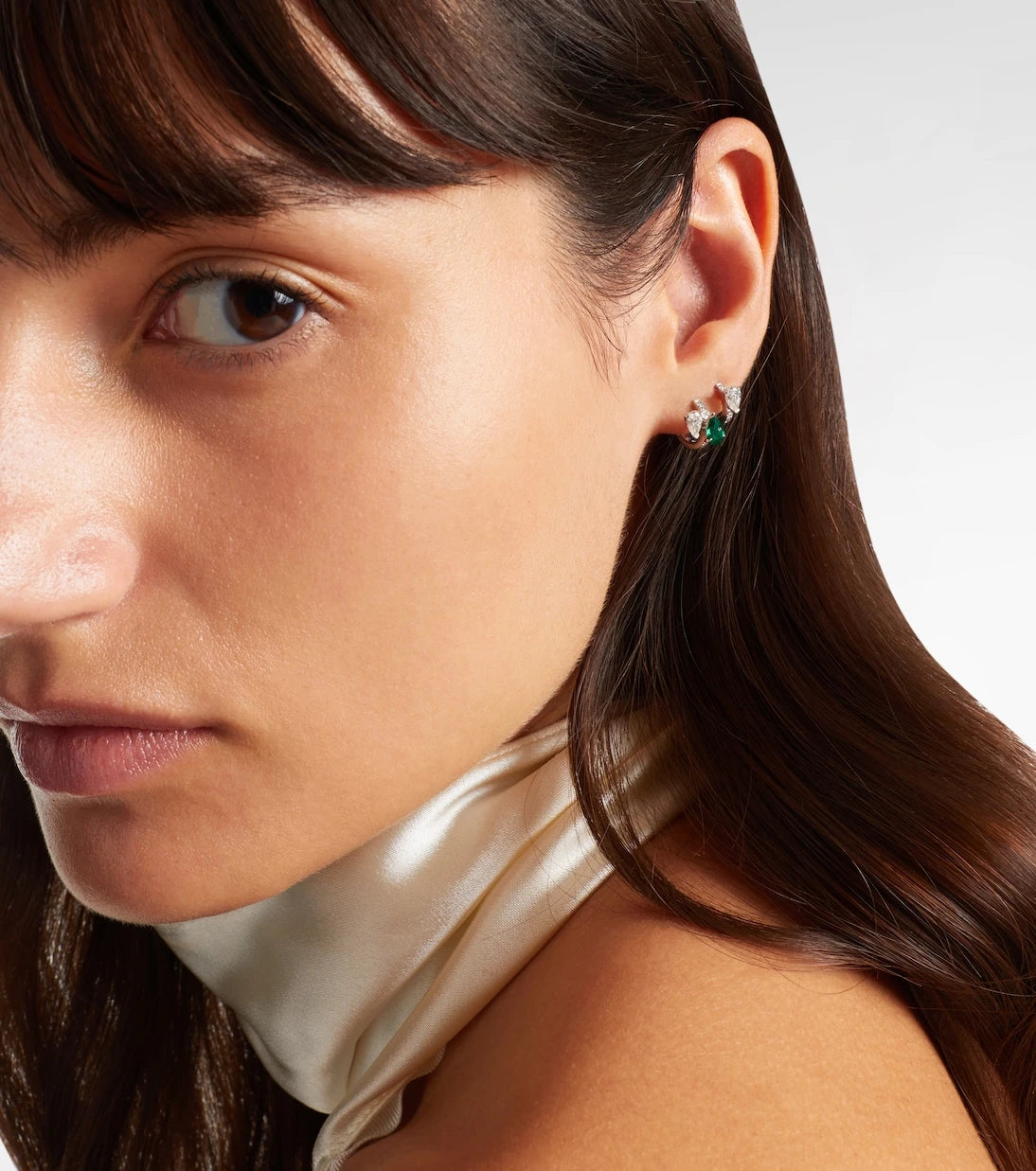 Repossi - Serti Sur Vide 18kt white gold single earring with diamonds and emerald