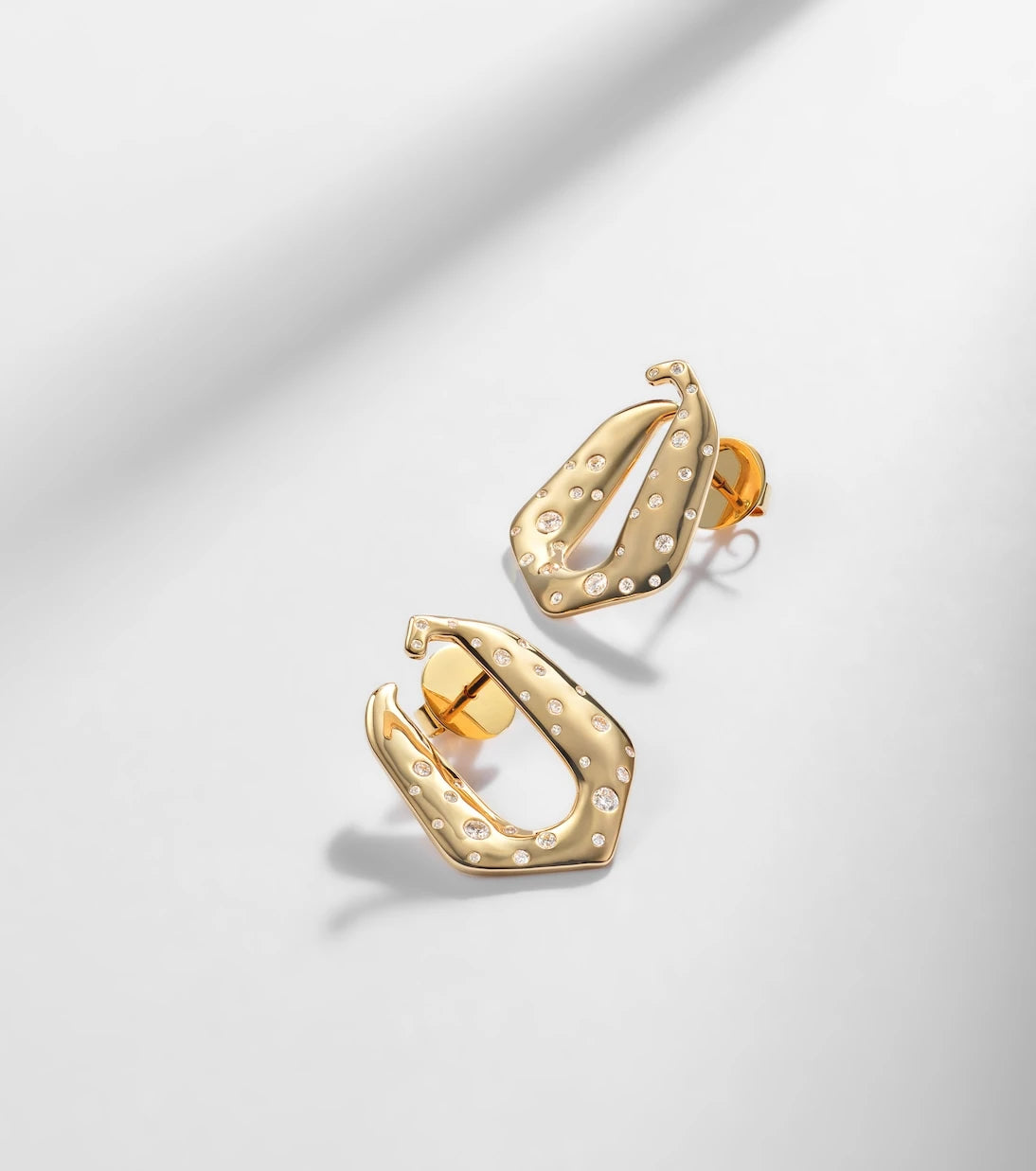 Ananya - 18kt gold earrings with diamonds