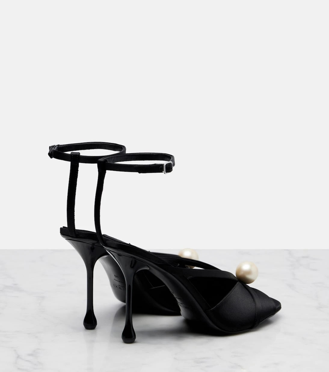 Jimmy Choo - صندل سيفا 95 من الساتان المزين