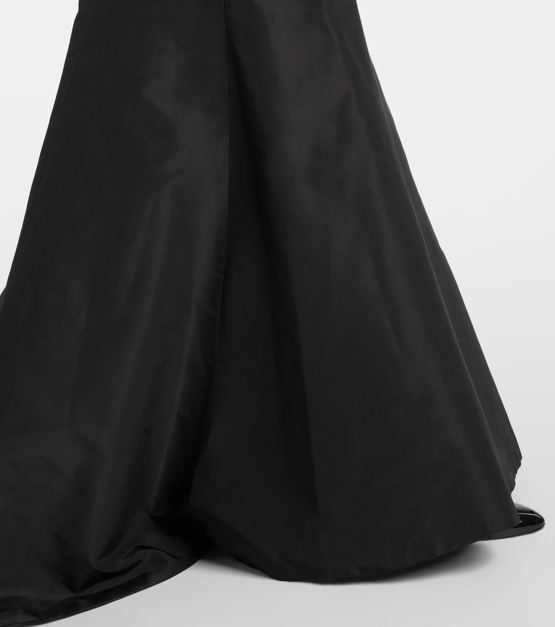 Monique Lhuillier - Tumpet embellished silk gown