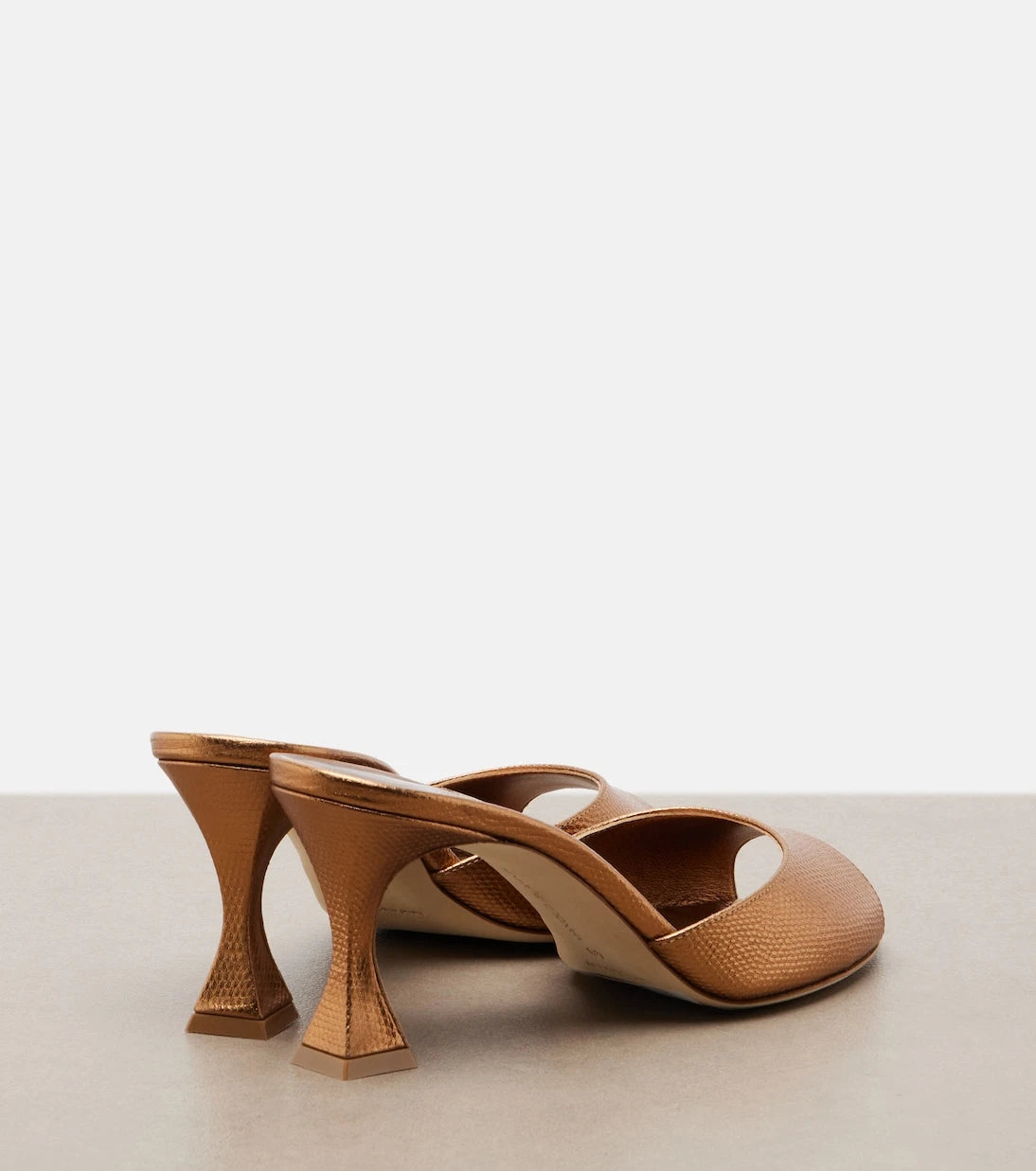 Manolo Blahnik - Jadaron metallic leather mules
