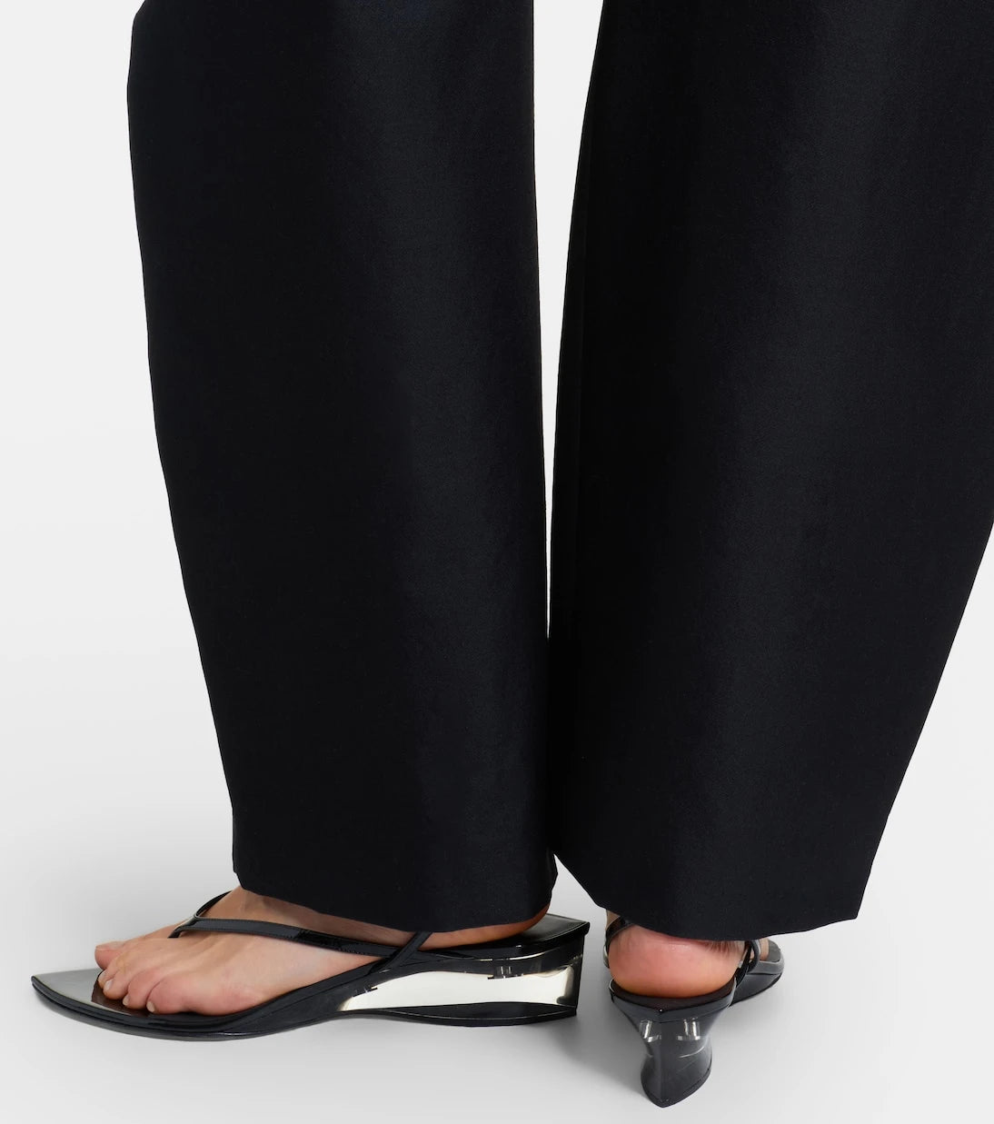Alaïa - Invisible patent leather thong sandals
