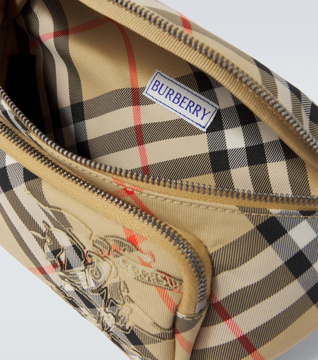 Burberry - حقيبة خصر مطرزة بنقشة مربعات بربري