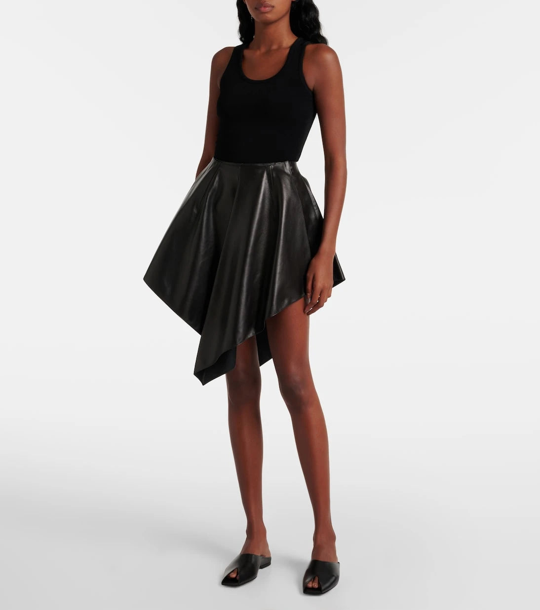 Alaïa - تنورة جلدية قصيرة غير متماثلة