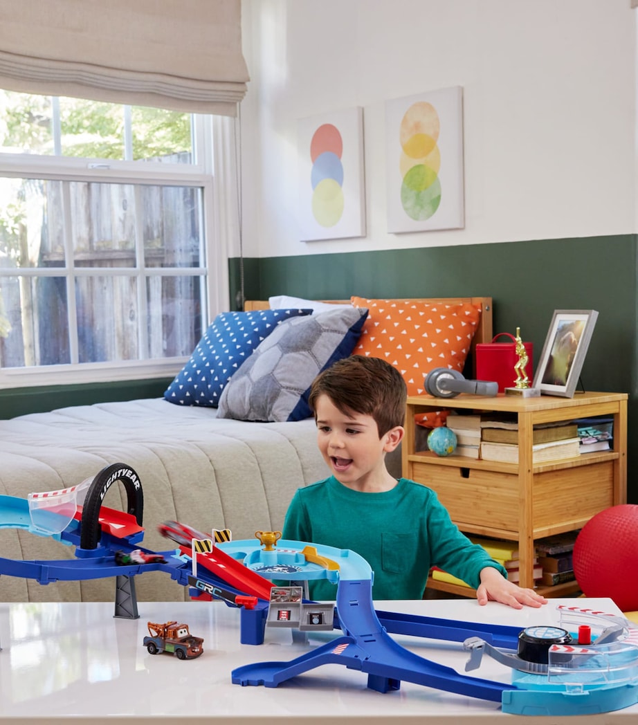 Disney Global Racers Cup Jumping Raceway Playset