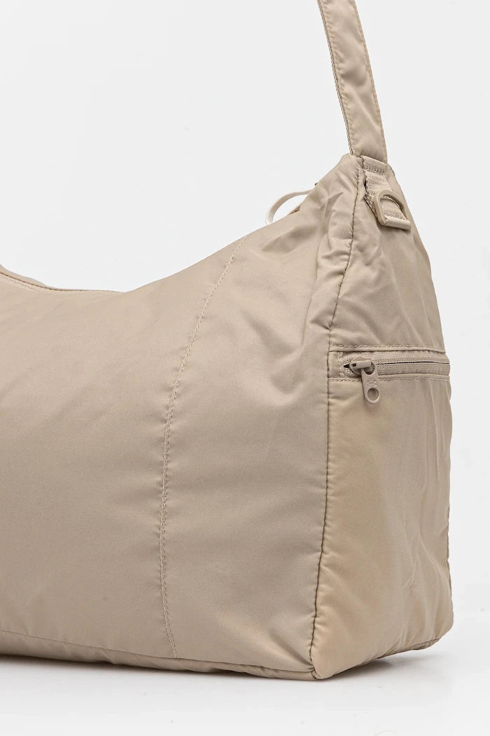 Спортен сак Under Armour Studio Slouchy 44 x 18,5 x 30 cm